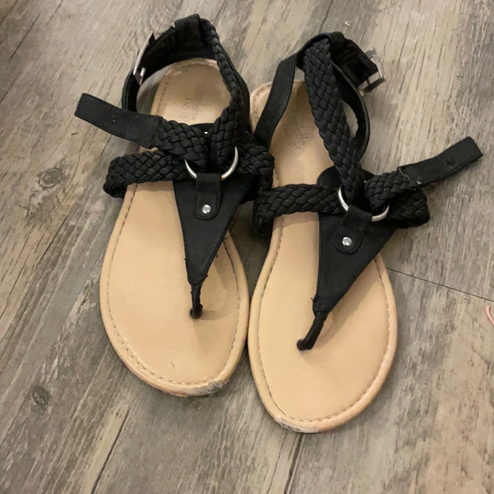 Black flat sandals